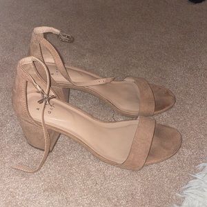 Target a new day short kitten heal. Nude/ tan. 7